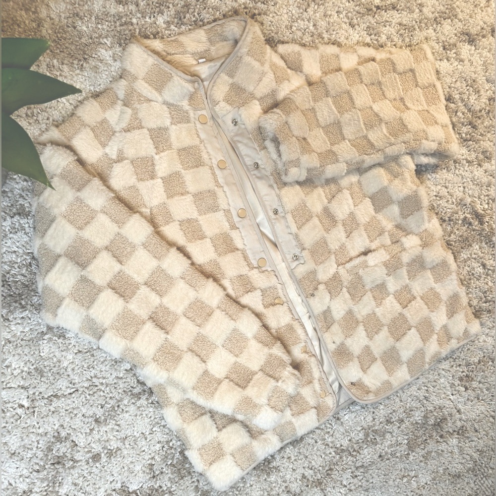 NWOT Checkered Sherpa Jacket Women’s Oversized Fleece White Tan Checker Coat - Picture 8 of 14